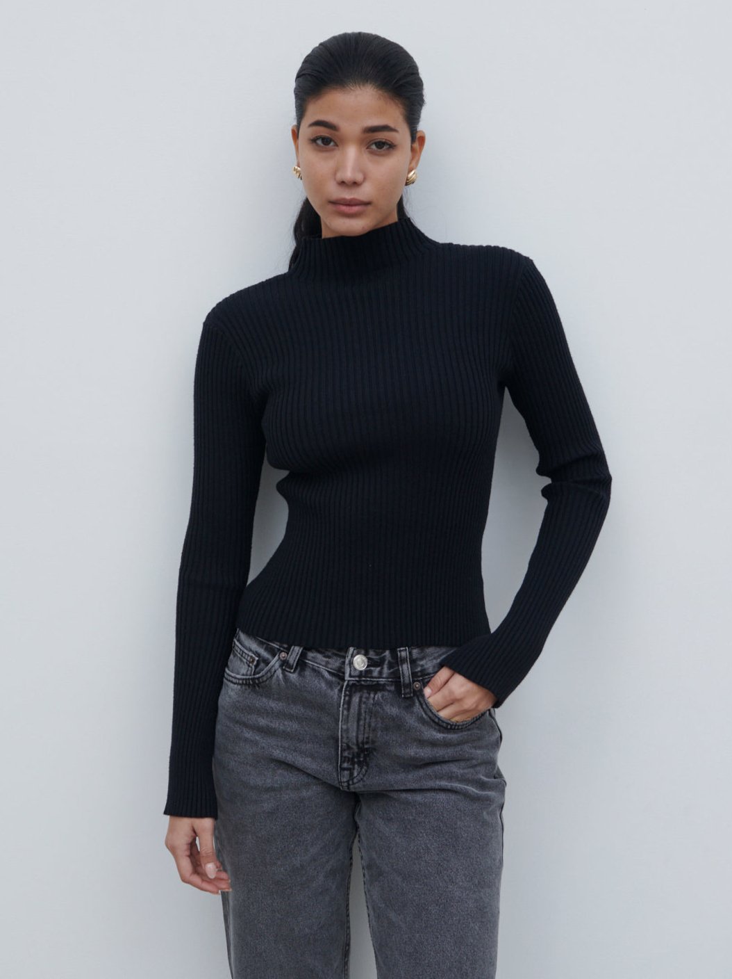 Abbey Ribbed Grown Neck Top - Black