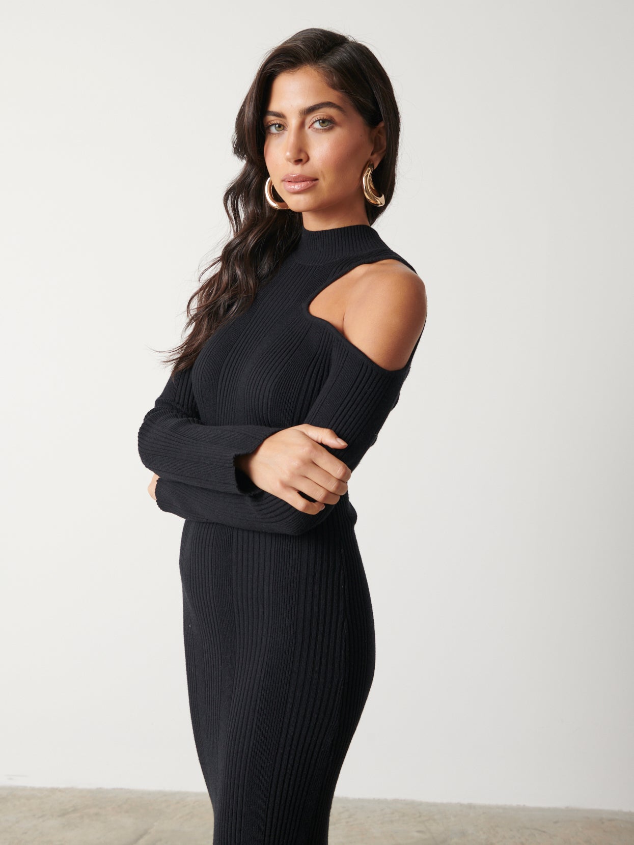 Alivia Cut Out Shoulder Midaxi Knit Dress - Black – Pretty Lavish