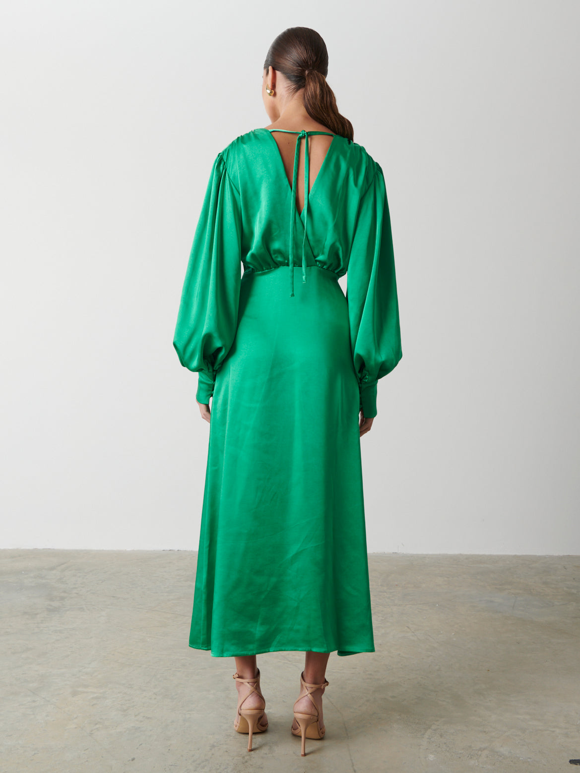 Annalise Backless Balloon Sleeve Satin Dress - Emerald – Pretty Lavish