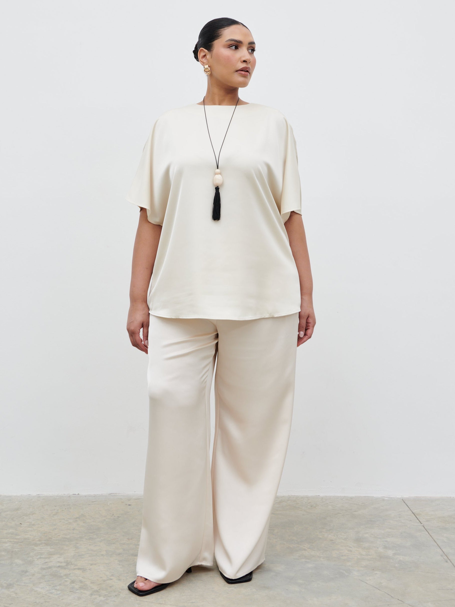 Breya Boxy Satin T shirt Curve Oyster