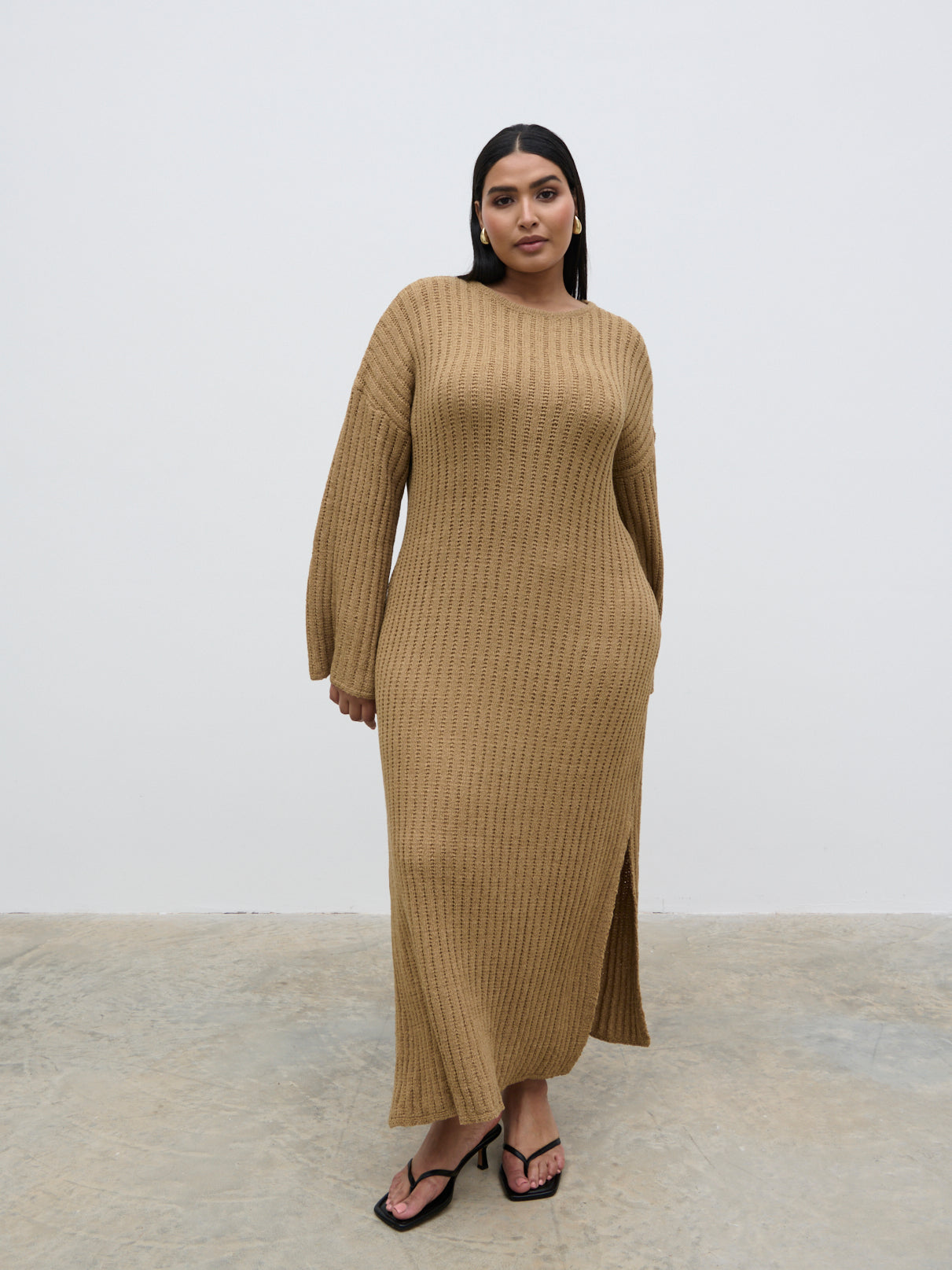 Eleanor Knit Maxi Dress Curve - Biscuit