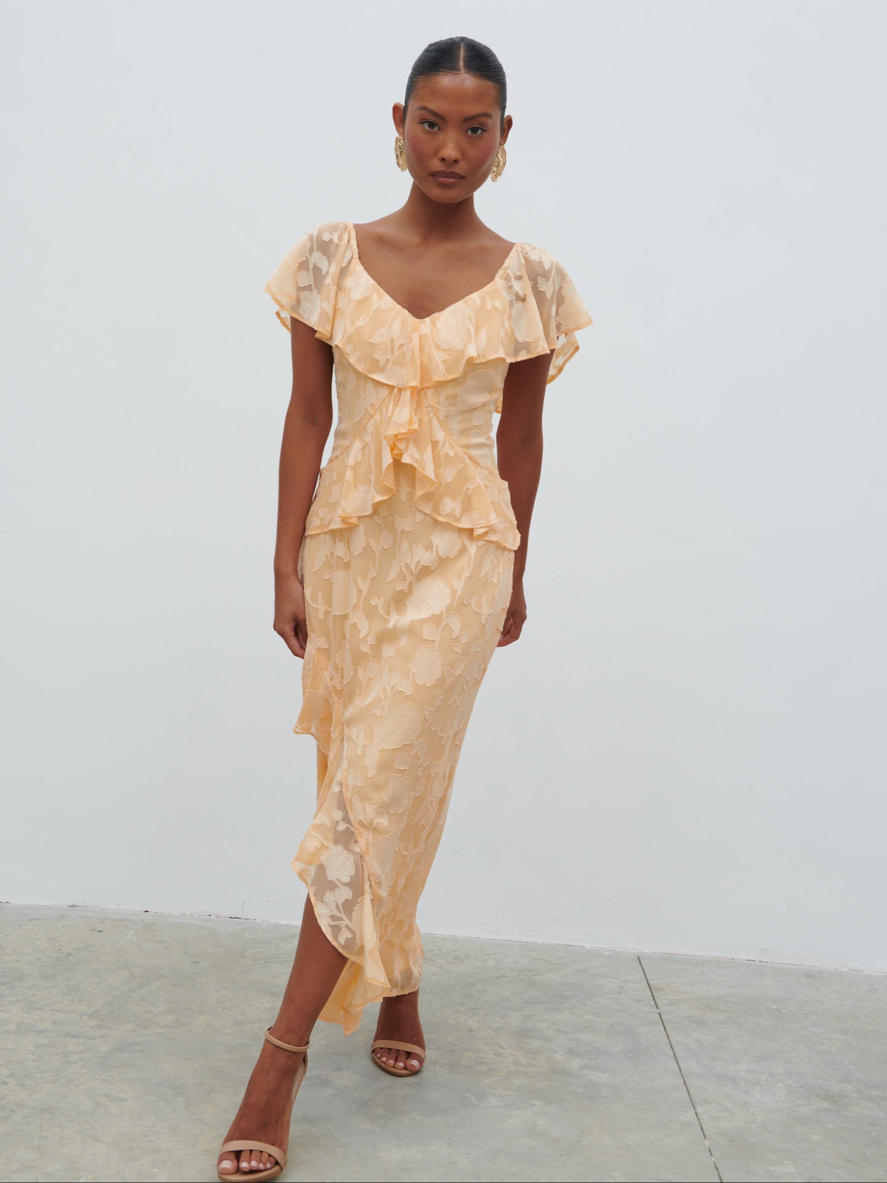Eloise Ruffle Jacquard Midaxi Dress Apricot – Pretty Lavish