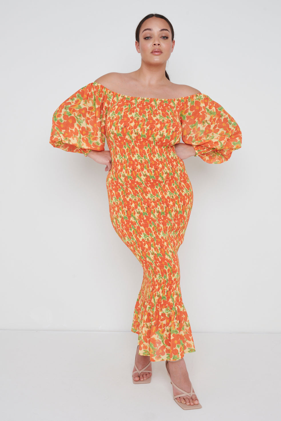 Robe mi-longue froncée Leona Bardot Curve - Floral orange et jaune