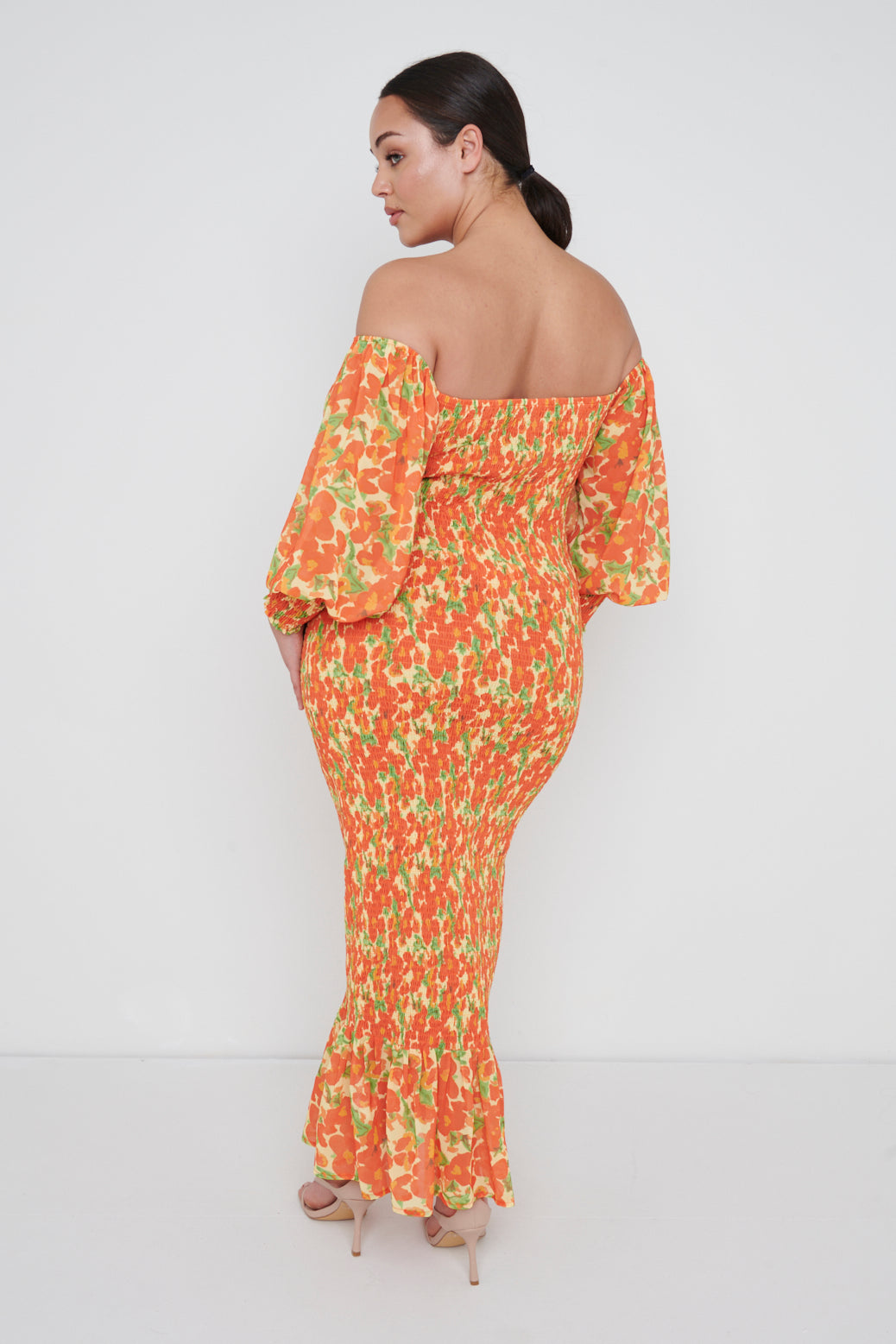 Robe mi-longue froncée Leona Bardot Curve - Floral orange et jaune
