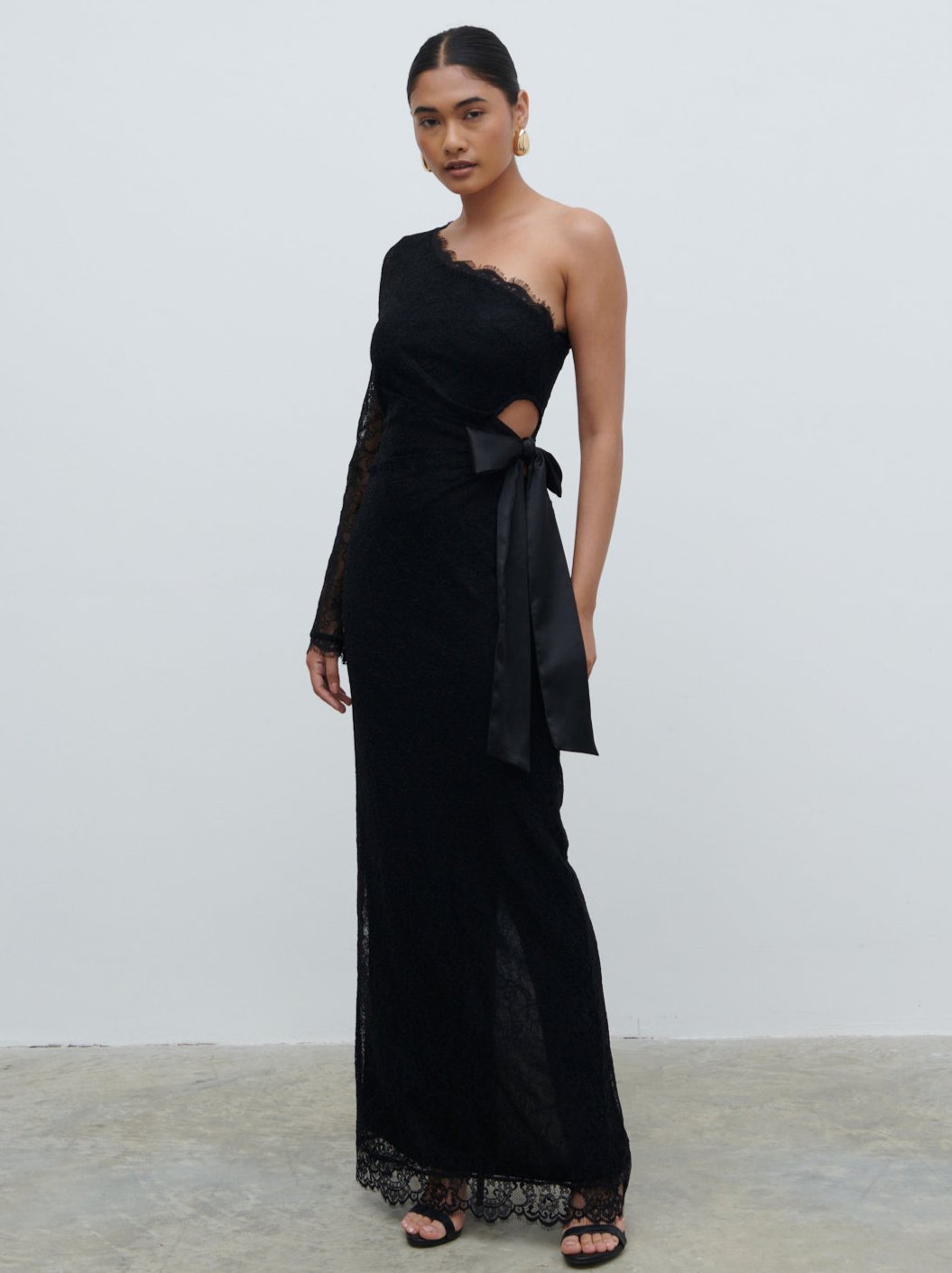 Mollie One Shoulder Lace Maxi Dress - Black