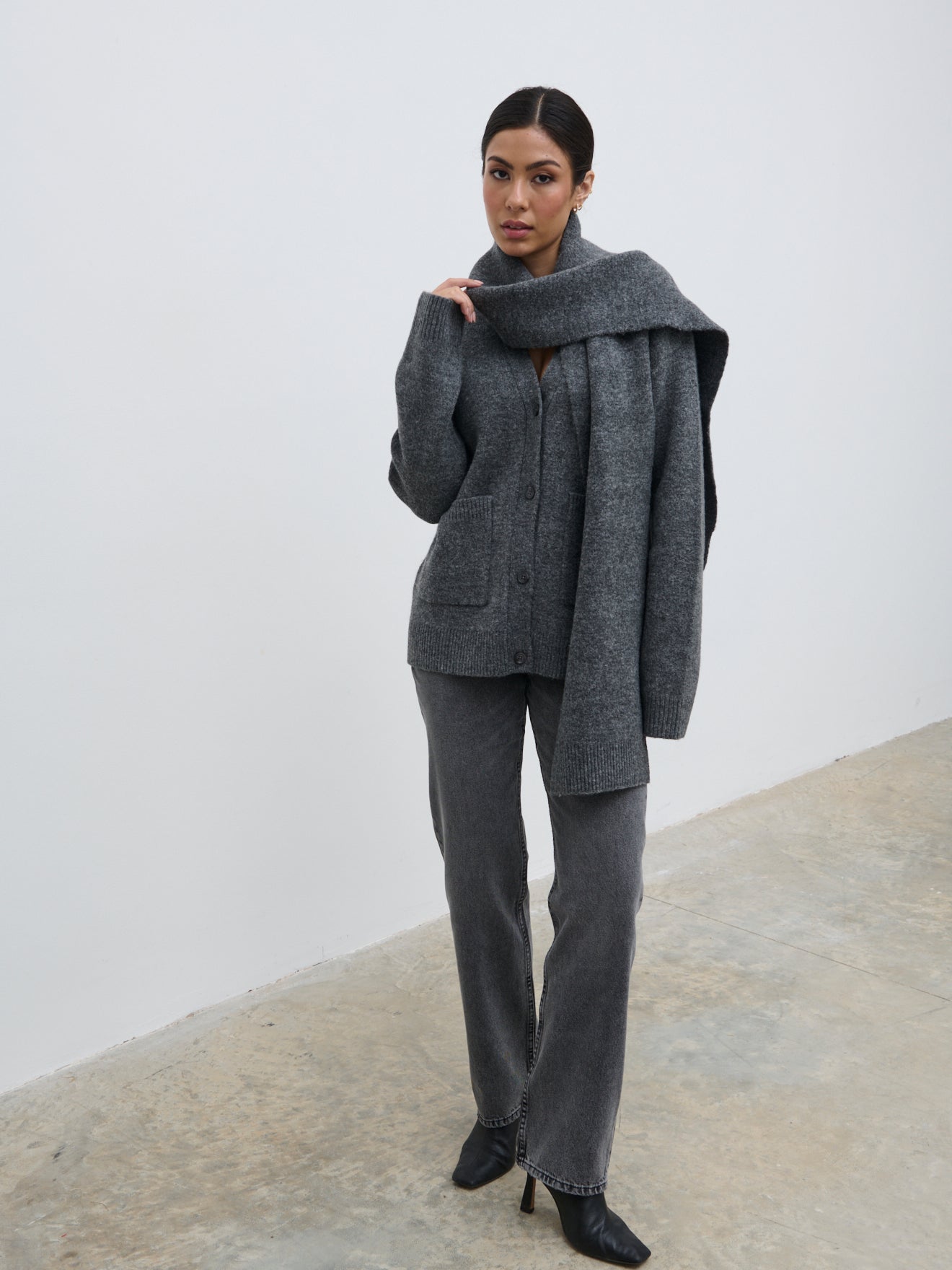 Murphy Cardigan Knit Scarf Set - Charcoal