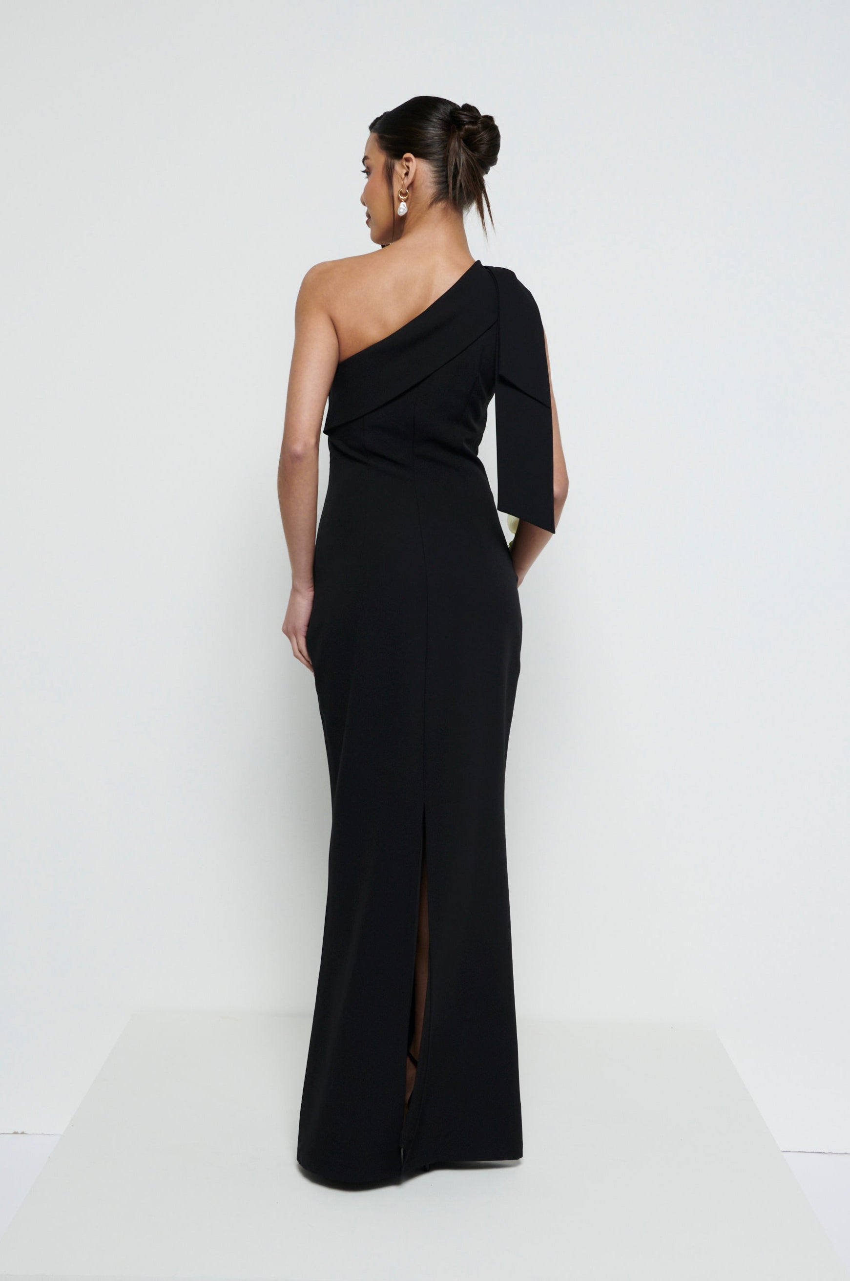 Nevaeh One Shoulder Crepe Maxi Bridesmaid Dress - Black