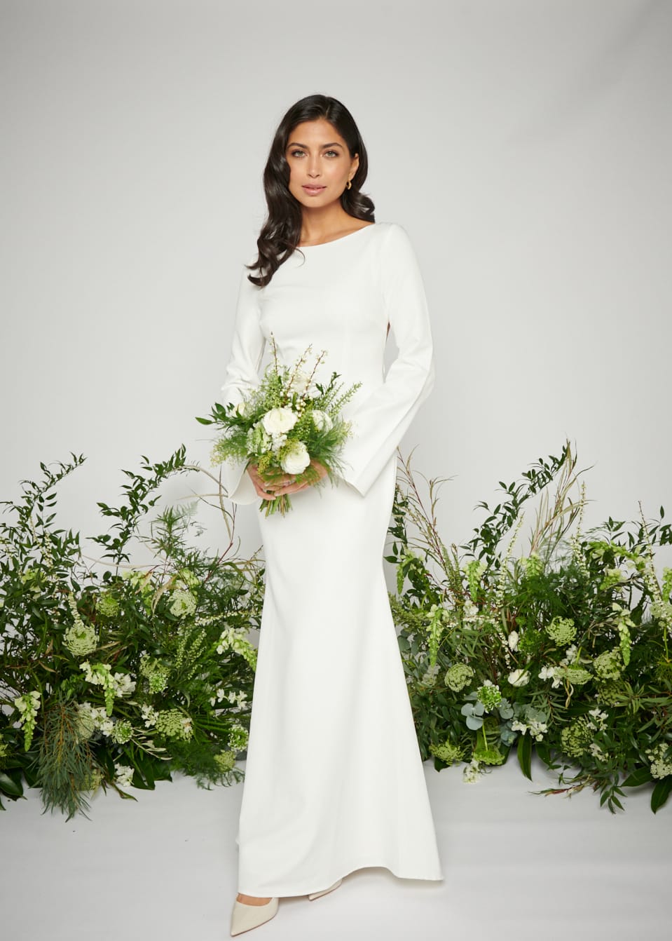 Olivia Backless Maxi Dress White Crepe โ Pretty Lavish