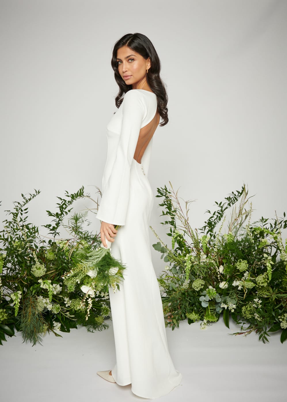 Olivia Backless Maxi Dress White Crepe – Pretty Lavish