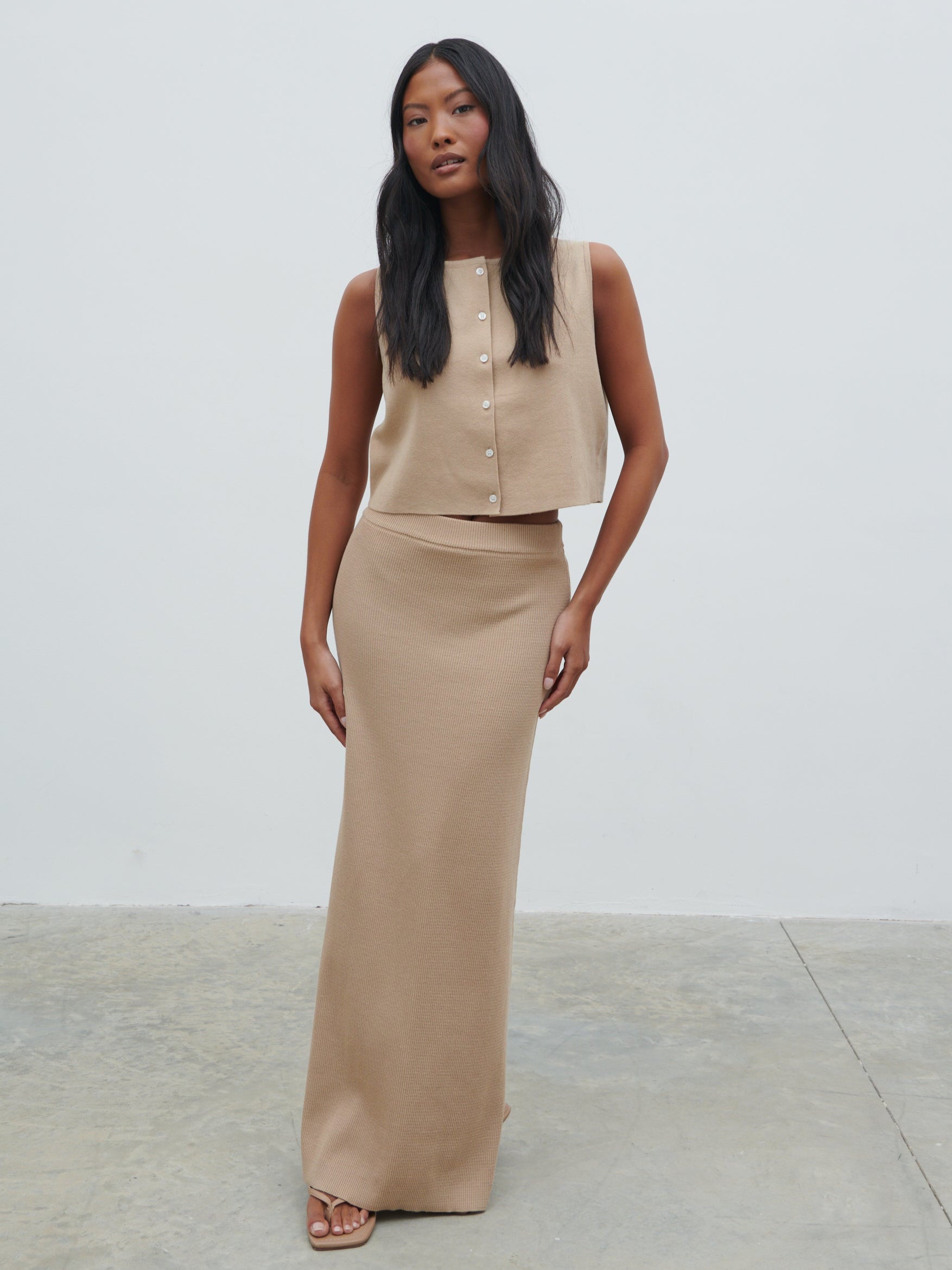 Reese Midaxi Knit Skirt Beige – Pretty Lavish