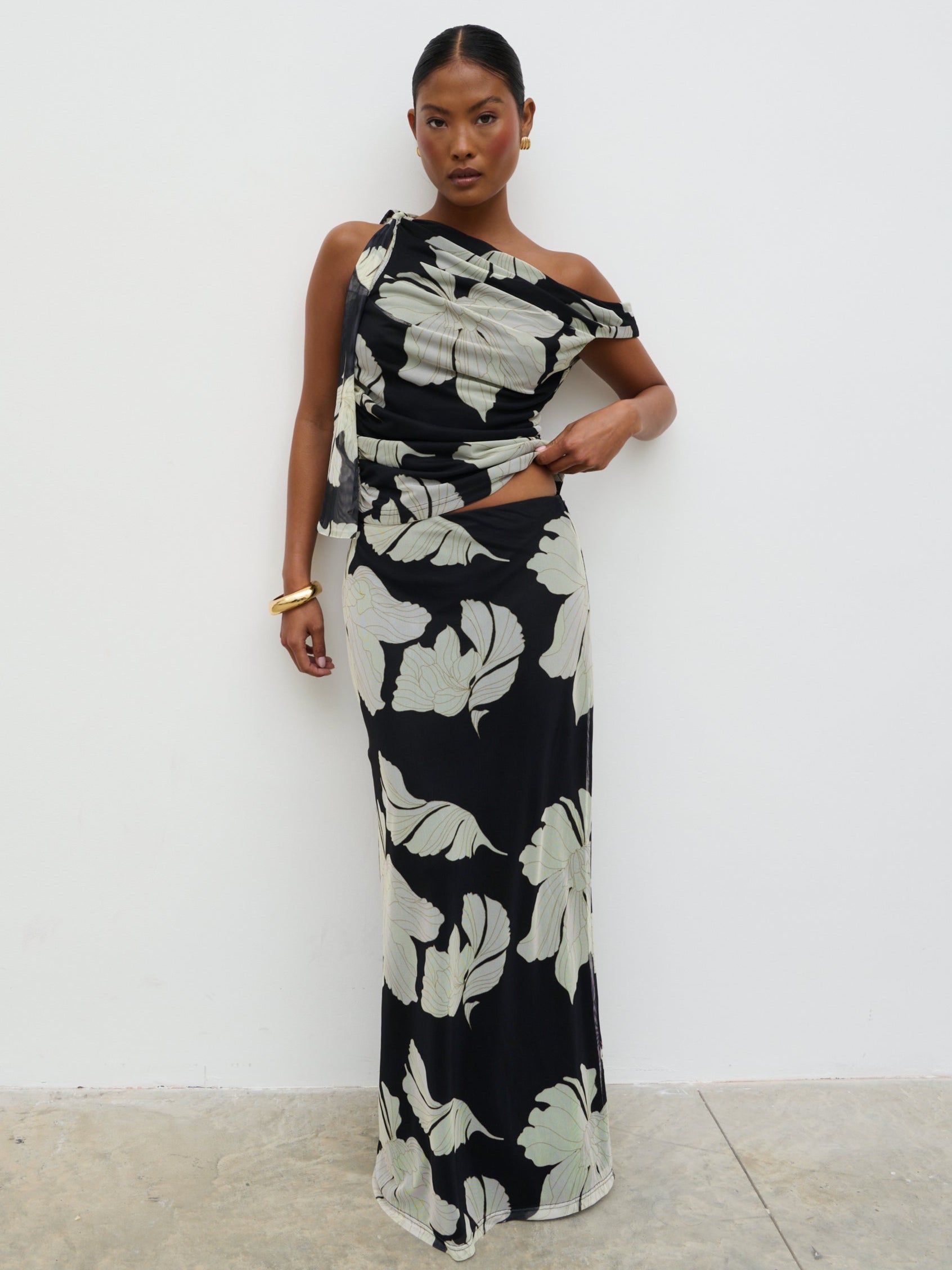 Shea Off Shoulder Jersey Tie Top - Monochrome Floral – Pretty Lavish