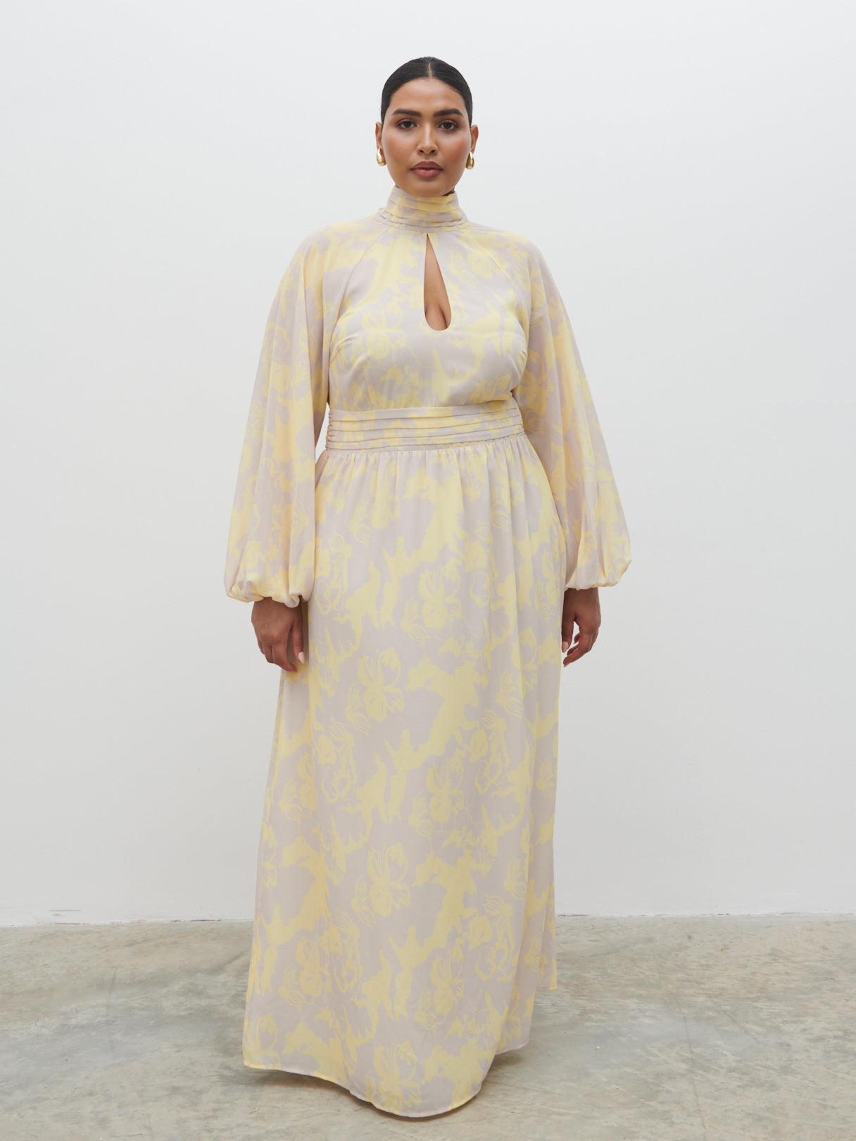Steph Keyhole Maxi Dress Curve - Lemon and Beige Floral – Pretty Lavish