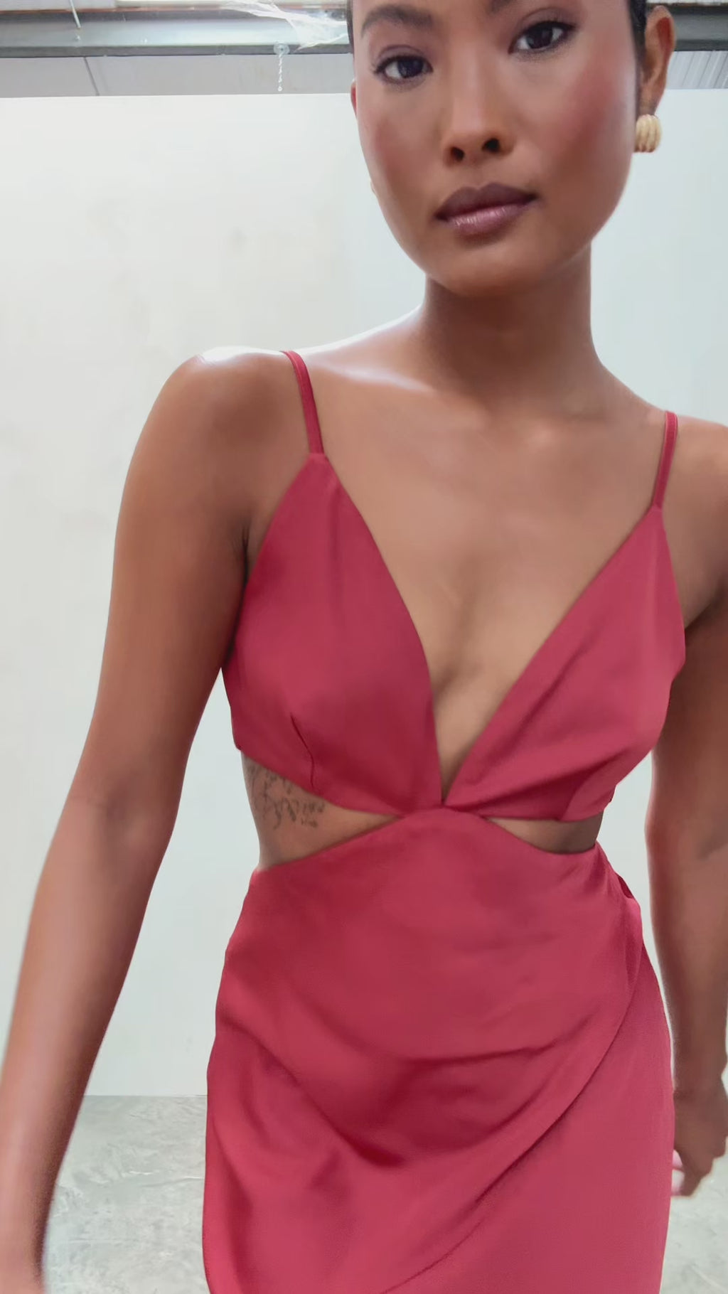 Elle Is 5'3" & Wears Size UK 6|Nellie Cut Out Maxi Dress - Rust