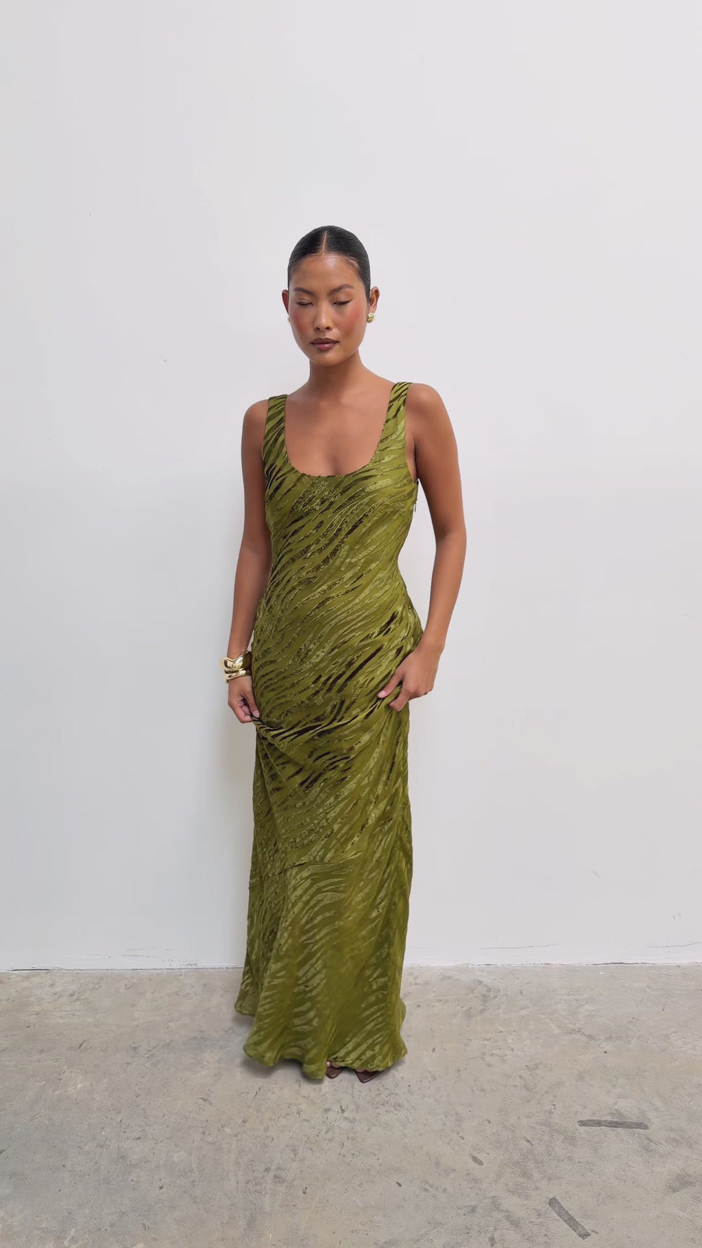 Elle Is 5'3" & Wears Size UK 6|Kendall Scoop Devore Maxi Dress - Tarragon
