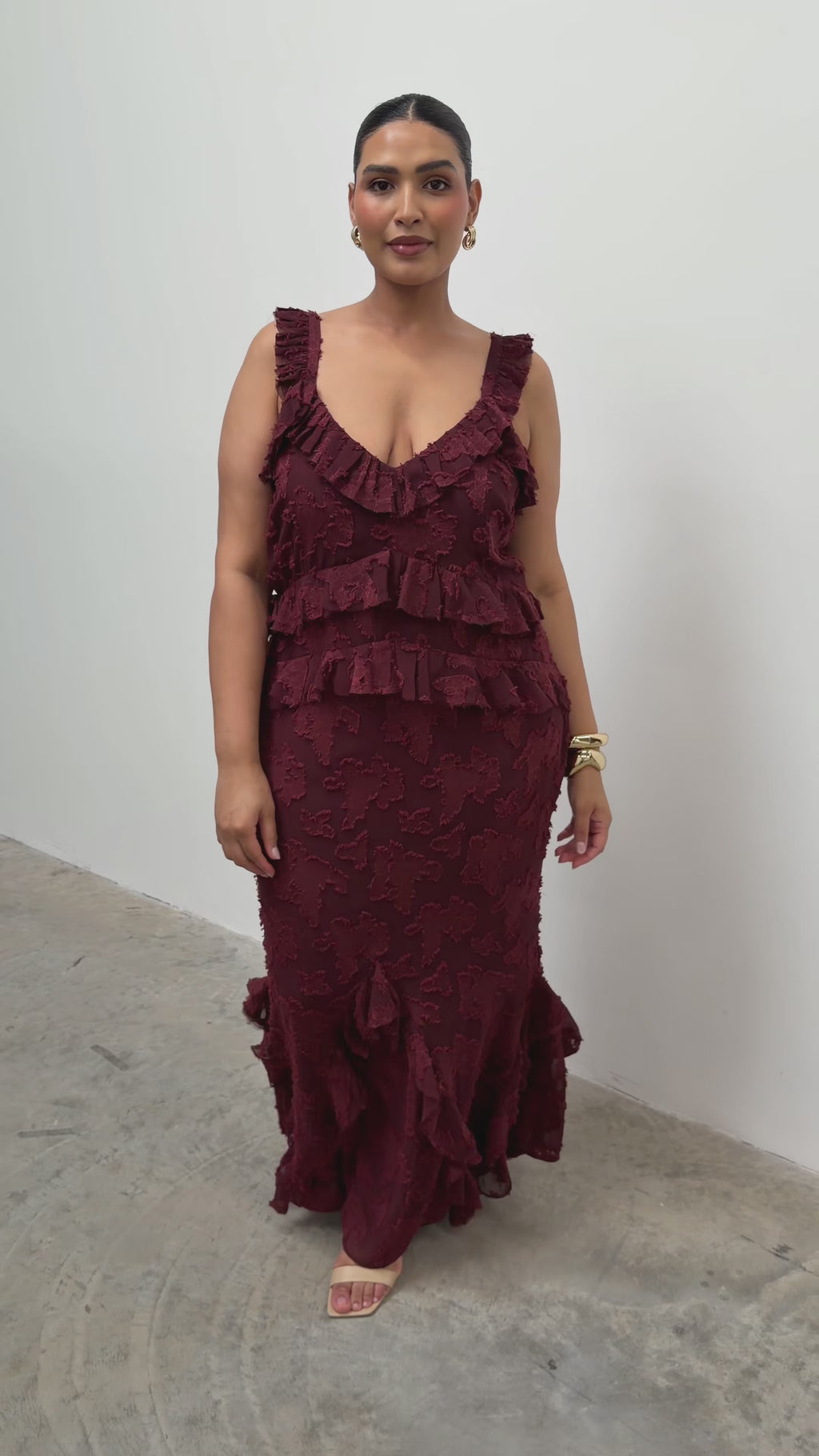 Souki Is 5'8" & Wears Size UK 18|Helena Ruffle Jacquard Maxi Dress Curve - Mahogony