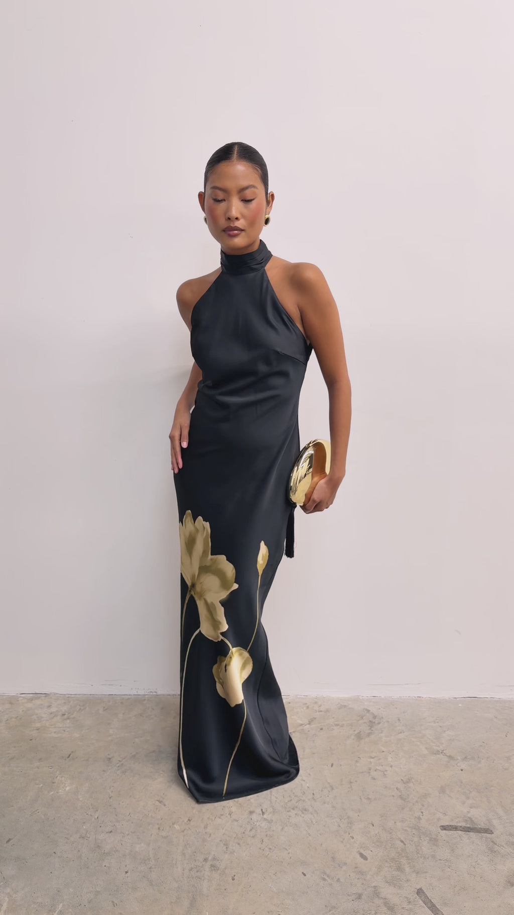 Elle Is 5'3" & Wears Size UK 6|Kiara Halterneck Maxi Dress - Largescale Poppy Petal Gold