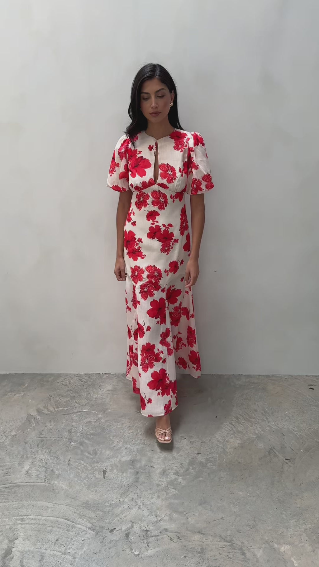 Lygia Is 5'9" & Wears Size UK 8|Lottie Puff Sleeve Dress - Red Floral