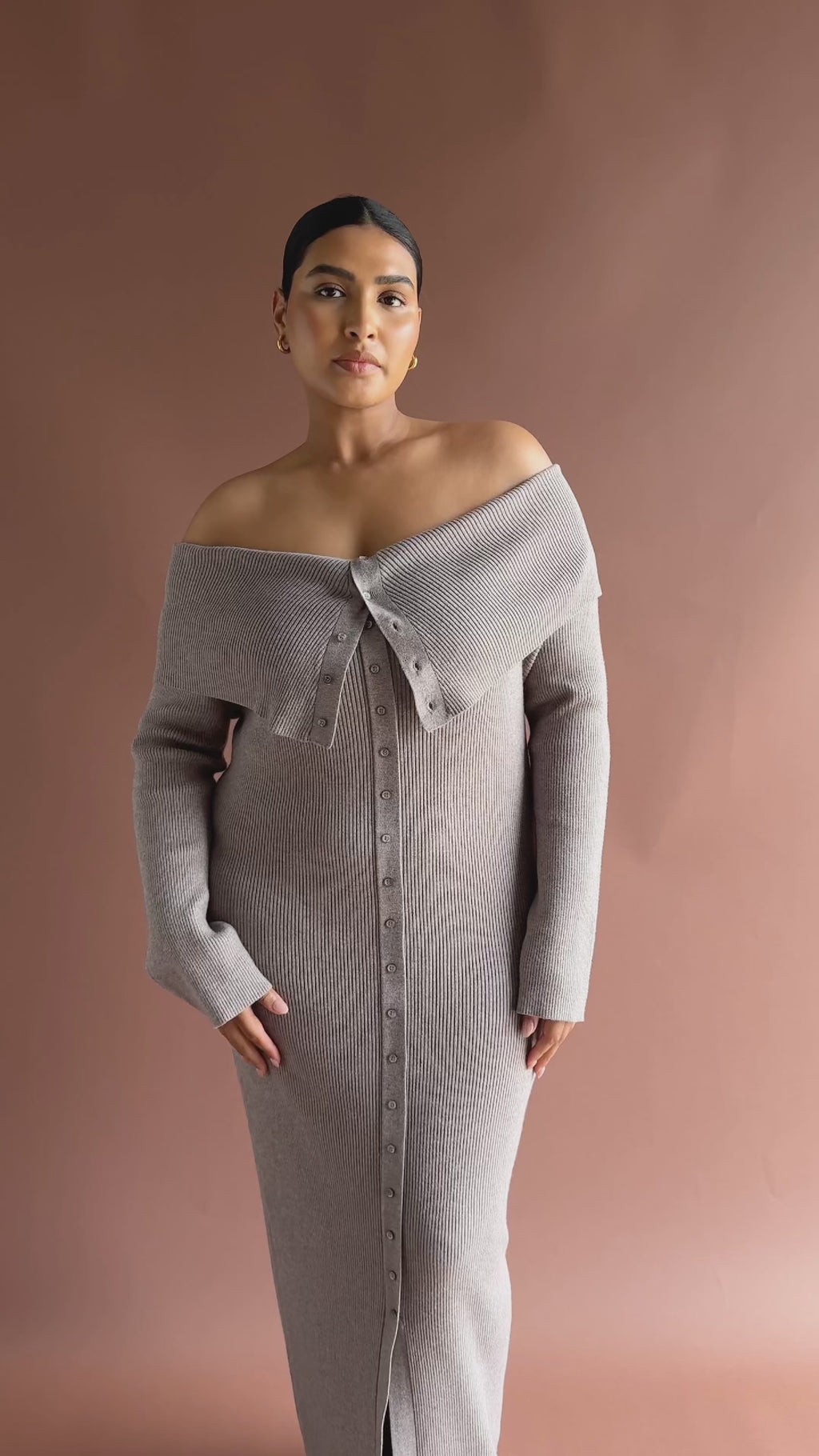 Souki Is 5'8" & Wears Size UK XL|Elora Bardot Knit Maxi Dress Curve - Mink