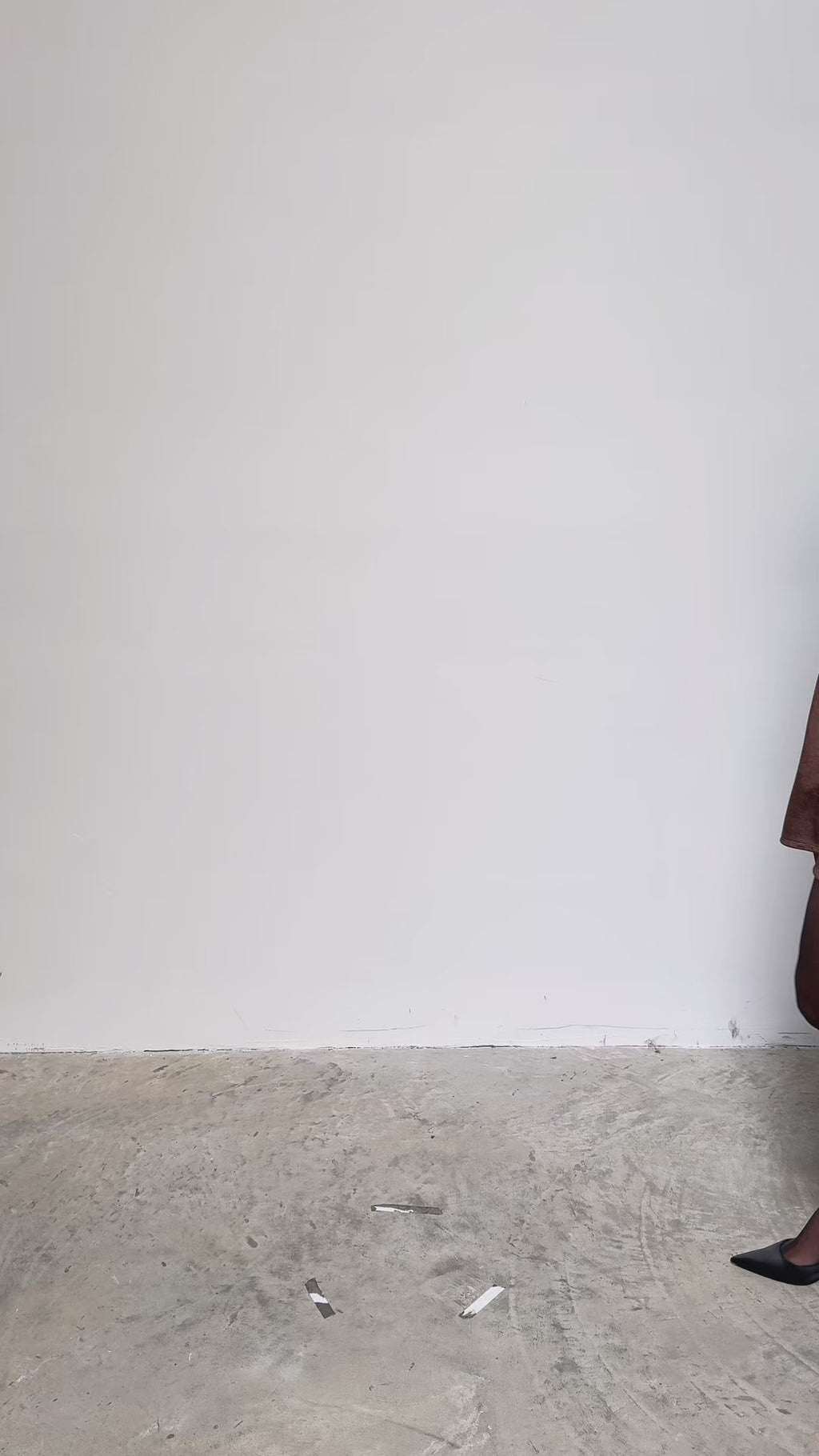 Soni Is 5'9" & Wears Size UK 6|Bella Bow Velvet Mini Dress - Brown