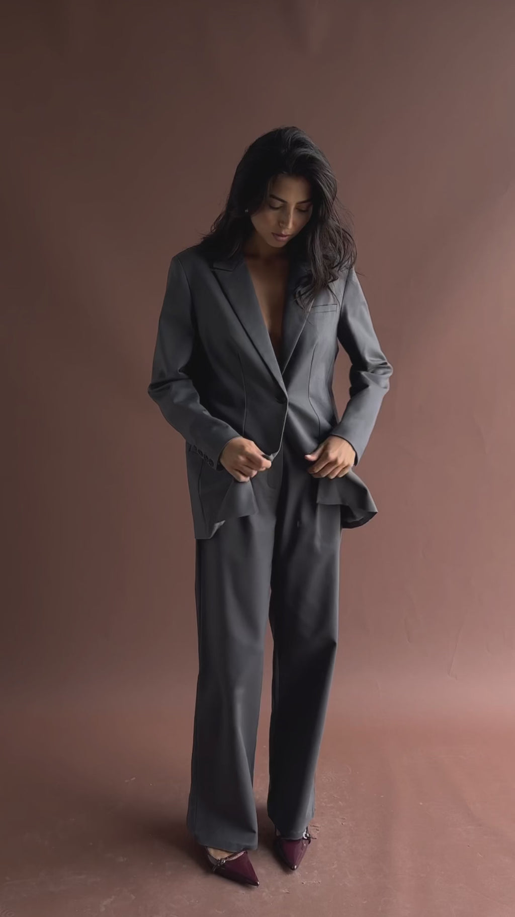 Lygia Is 5'9" & Wears Size UK 8|Brady Oversized Boxy Blazer - Graphite Grey