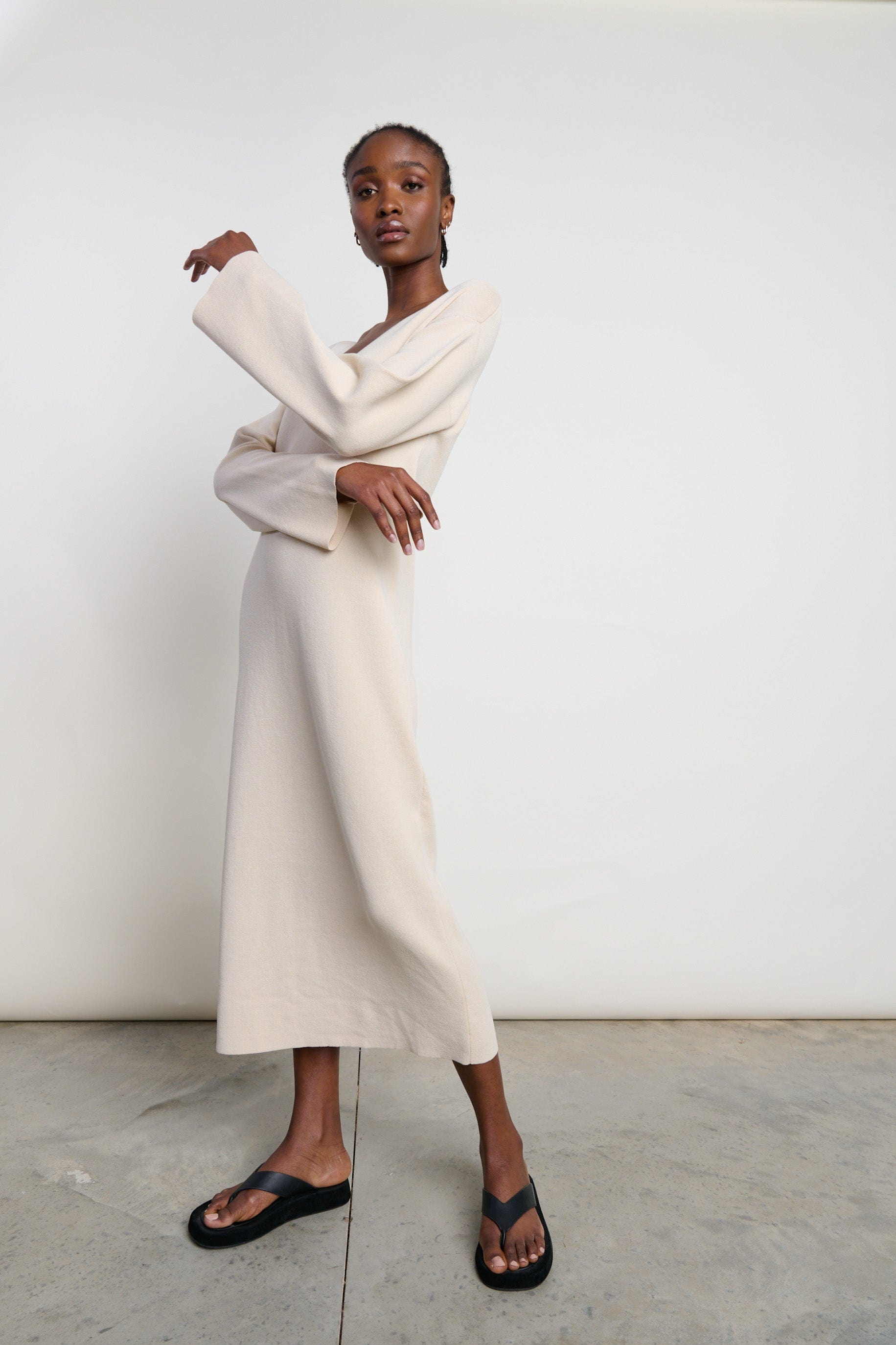 Abriana V-Neck Knit Dress - Beige – Pretty Lavish