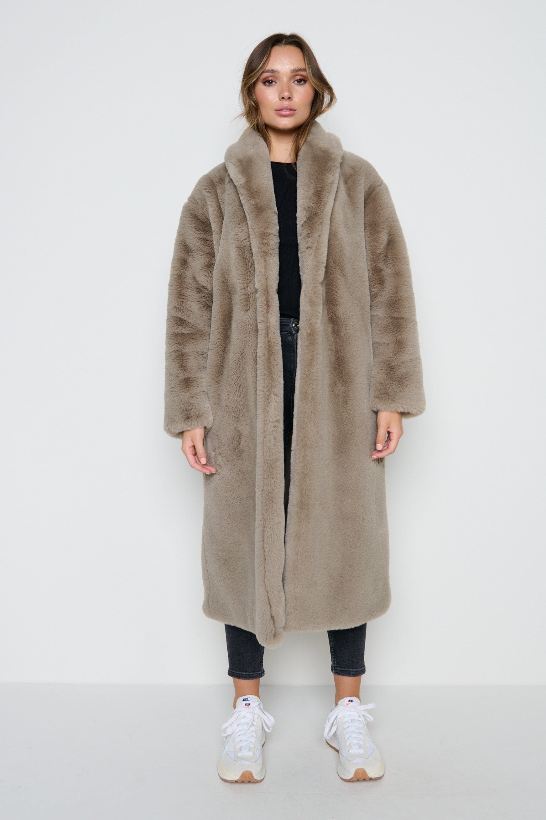 Bailee Faux Fur Coat - Taupe – Pretty Lavish