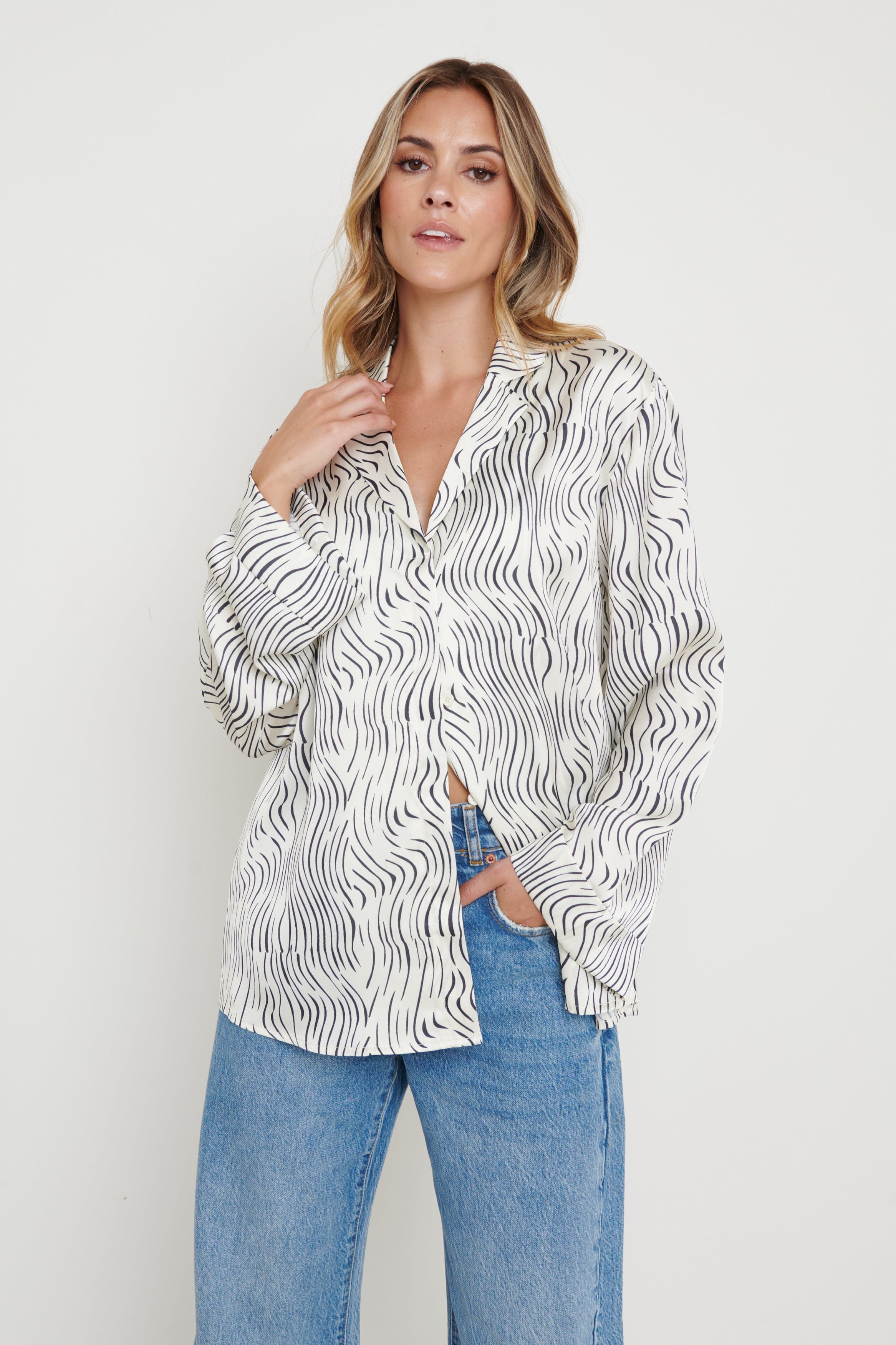 Hailee Relaxed Blouse - Abstract Wave